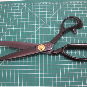 GUNTING KAIN BALUDAN HITAM 10 INCH